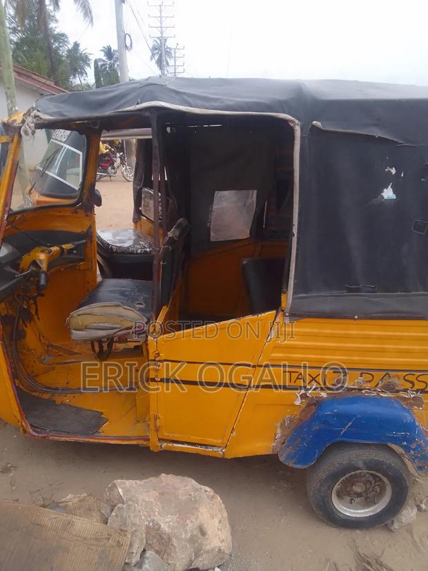 Piaggio 2016 Yellow - thumbnail 2