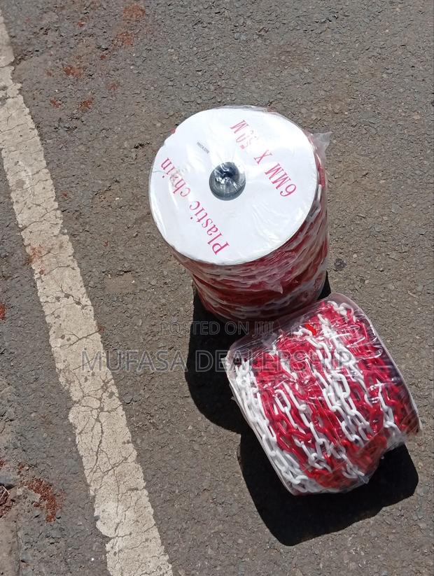 Red&White Plastic Chain - thumbnail 2
