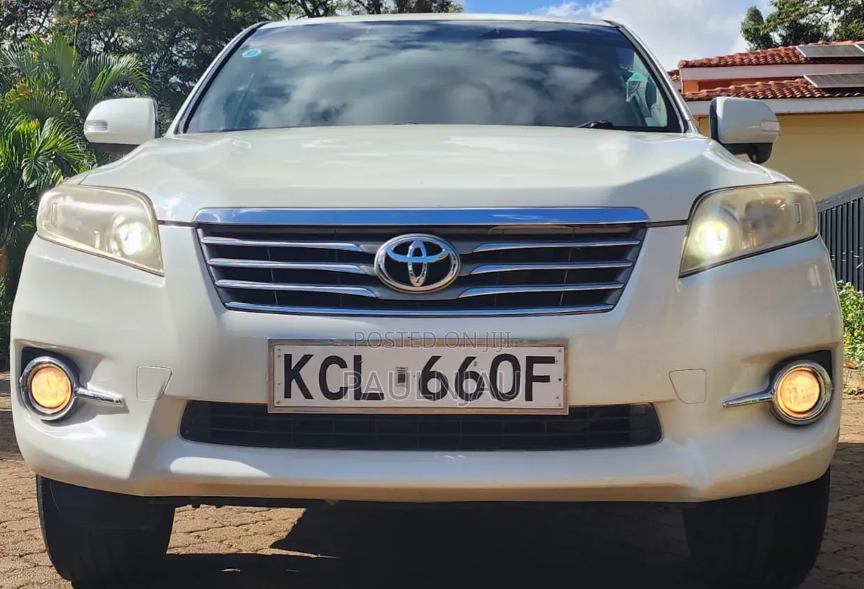 Toyota Vanguard 2012 White