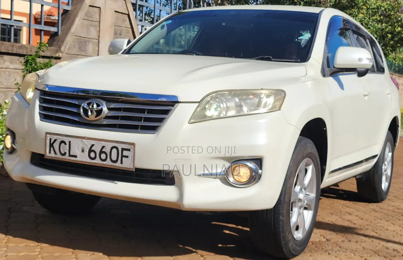 Toyota Vanguard 2012 White