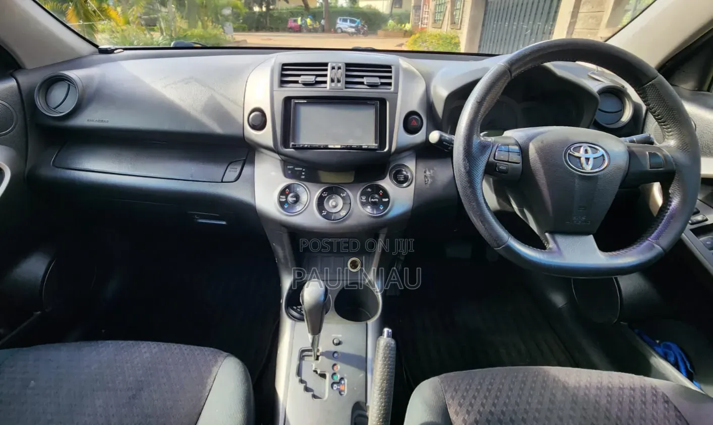 Toyota Vanguard 2012 White