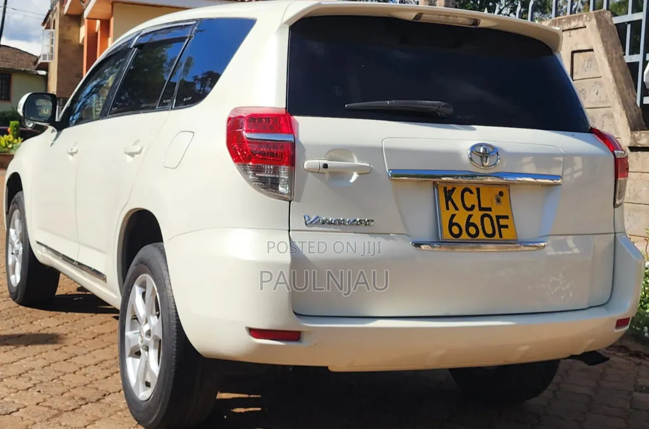 Toyota Vanguard 2012 White