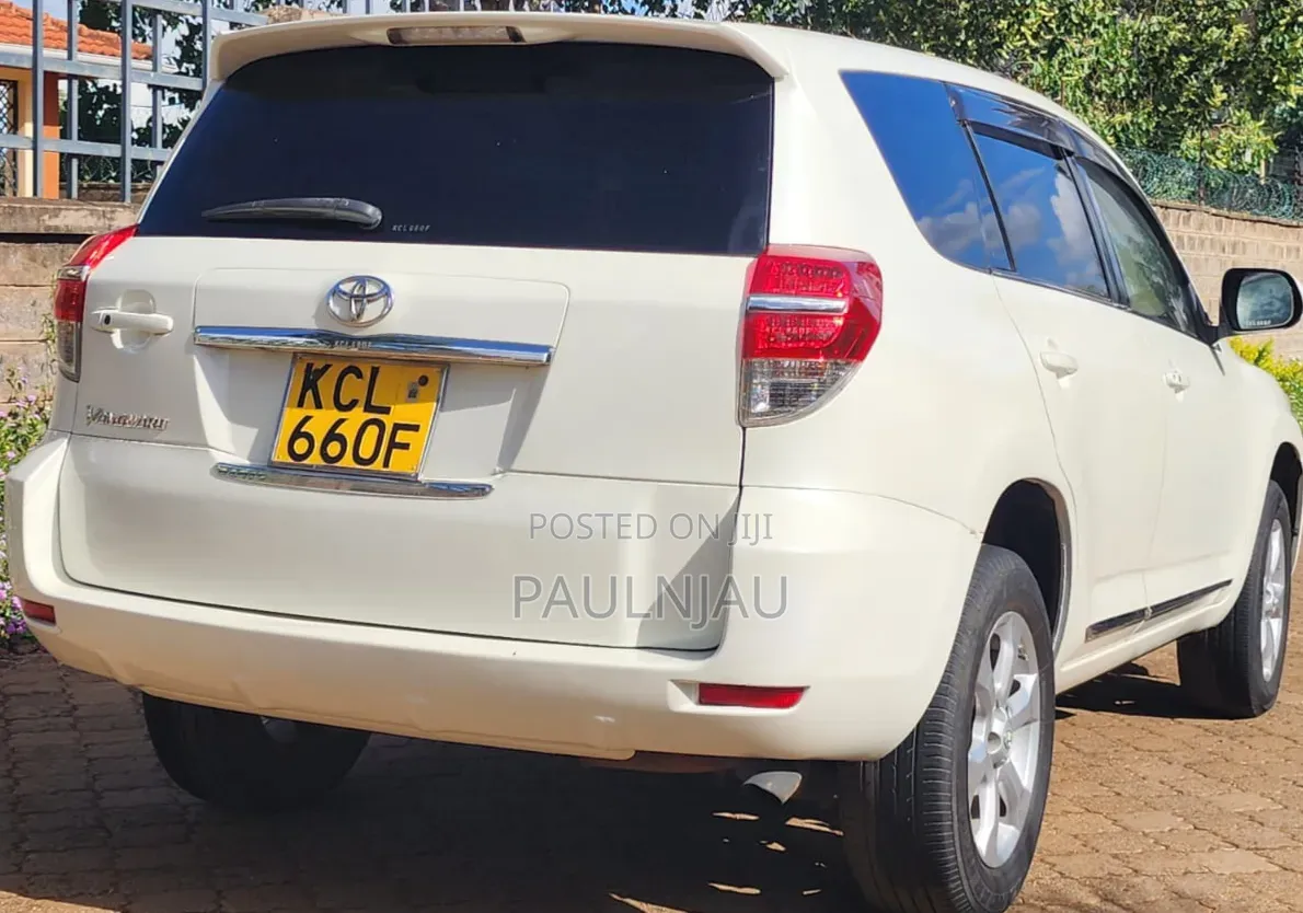 Toyota Vanguard 2012 White