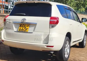 Toyota Vanguard 2012 White