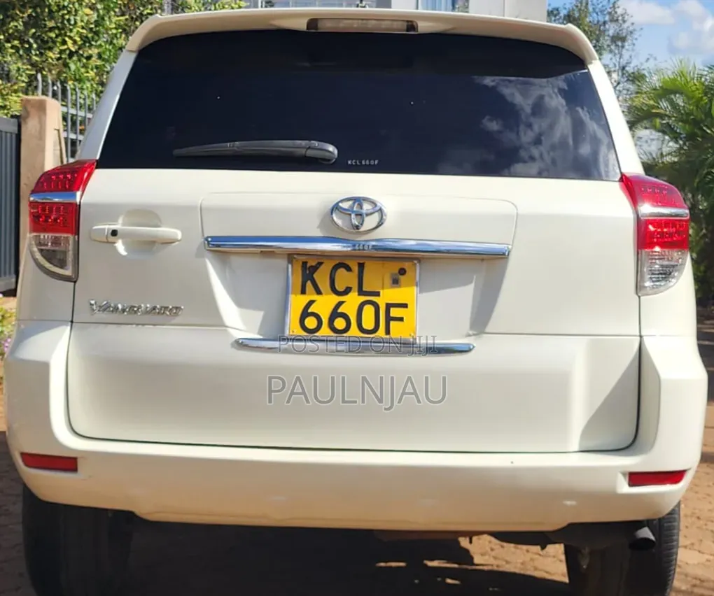 Toyota Vanguard 2012 White