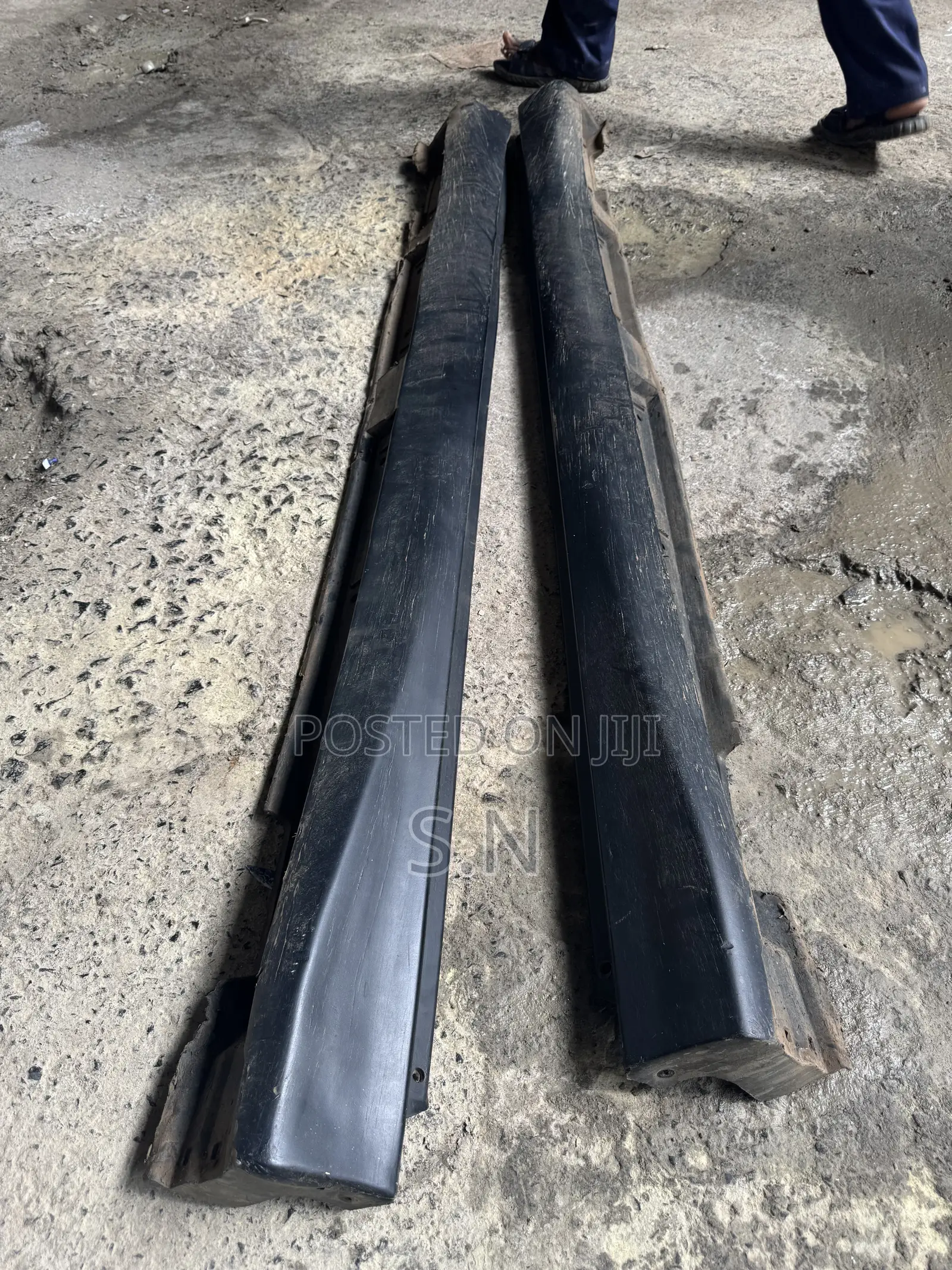 Toyota Harrier 240 Sideskirts