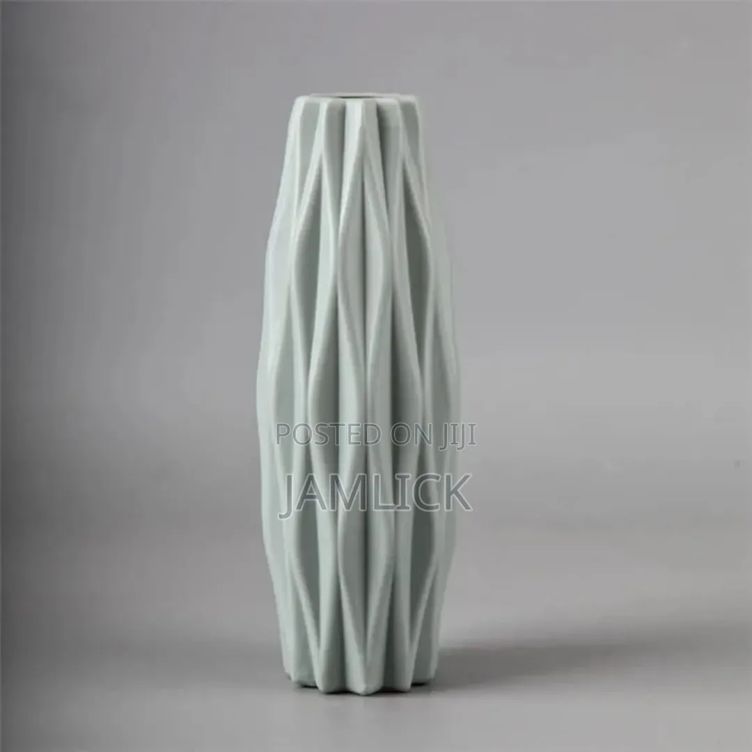 Nordic Unbreakable Wavy Vase – Plastic
- Ny