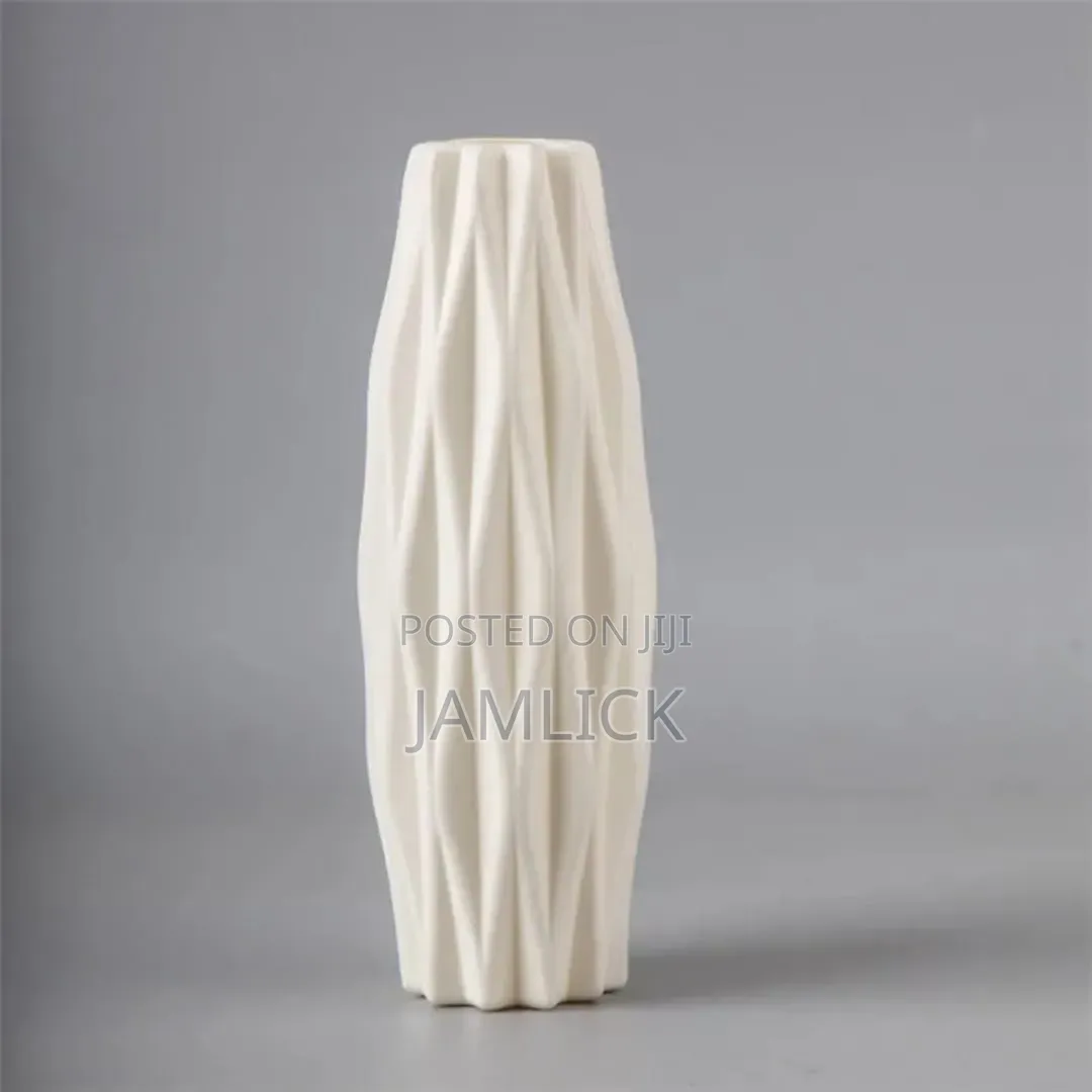Nordic Unbreakable Wavy Vase – Plastic
- Ny