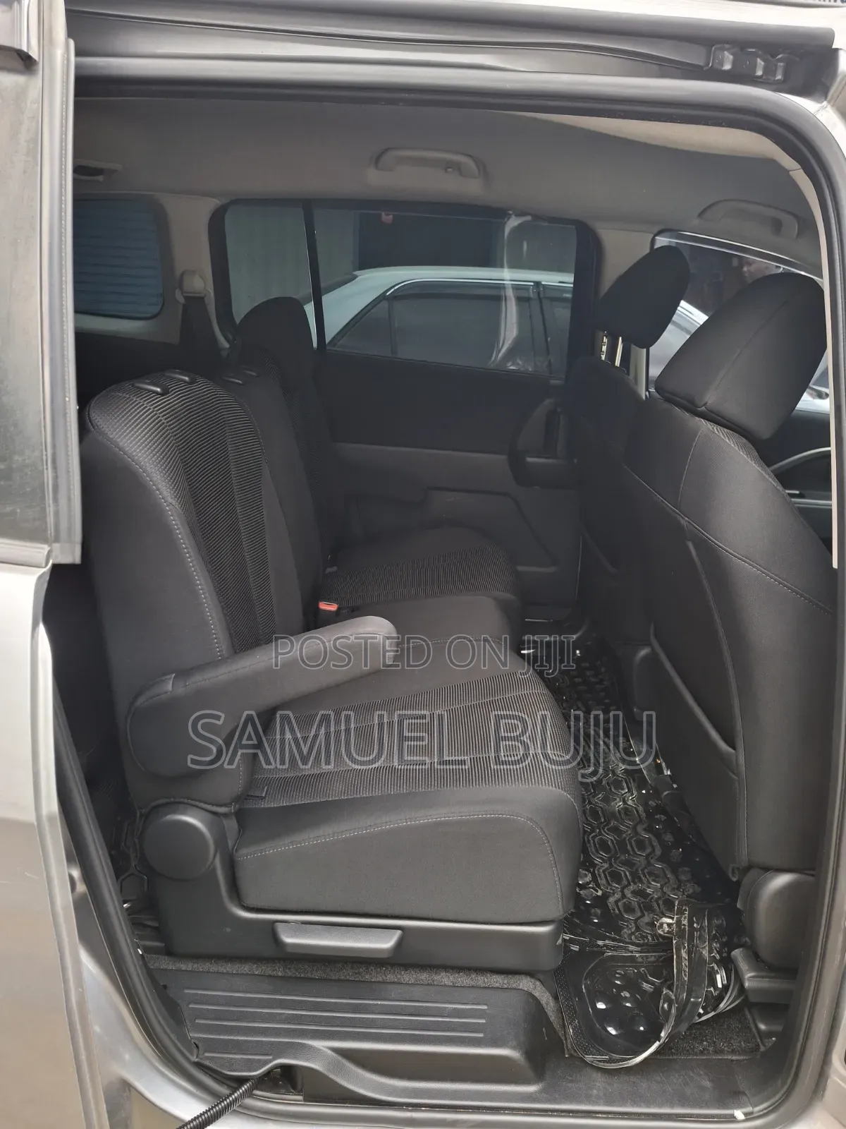 Mazda Premacy 2017 Silver