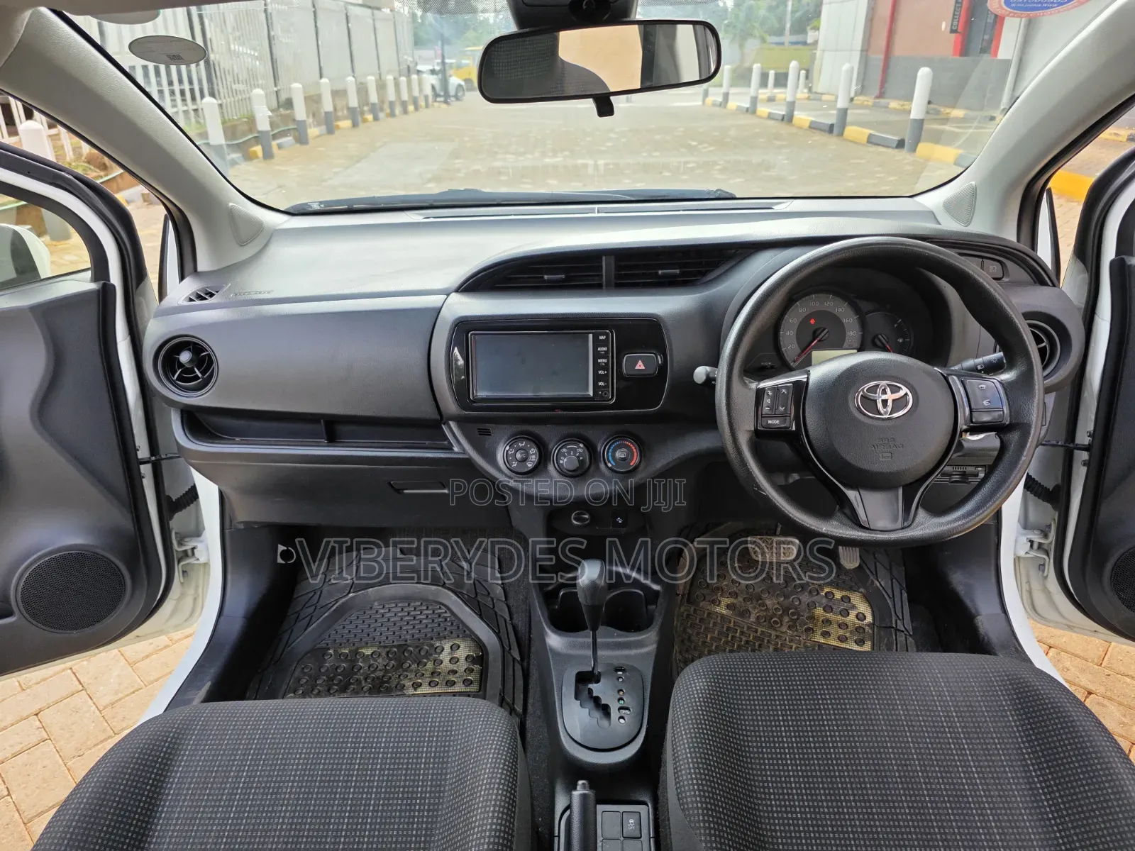 Toyota Vitz 2018 White