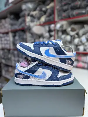 Nike Sb Dunk Low Born X Raised One Block at a Time Sneakers