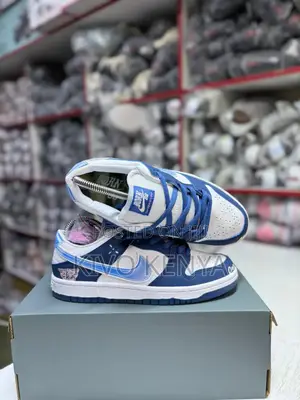 Nike Sb Dunk Low Born X Raised One Block at a Time Sneakers