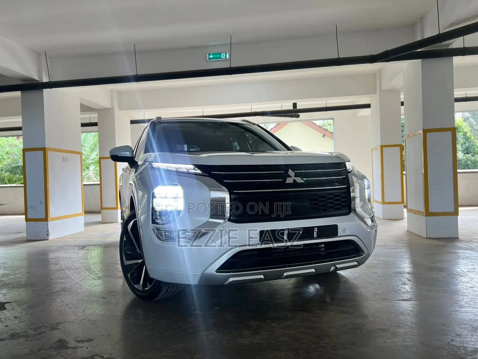 Mitsubishi Outlander ES 2023 White