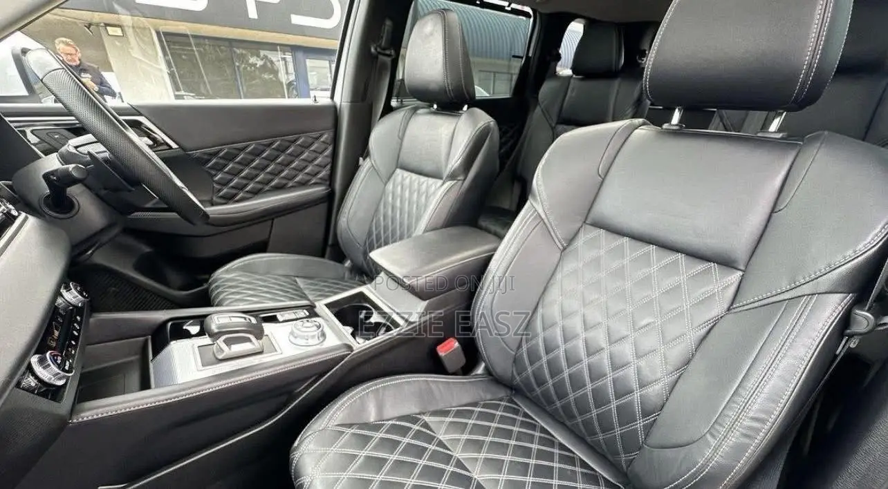 Mitsubishi Outlander ES 2023 White