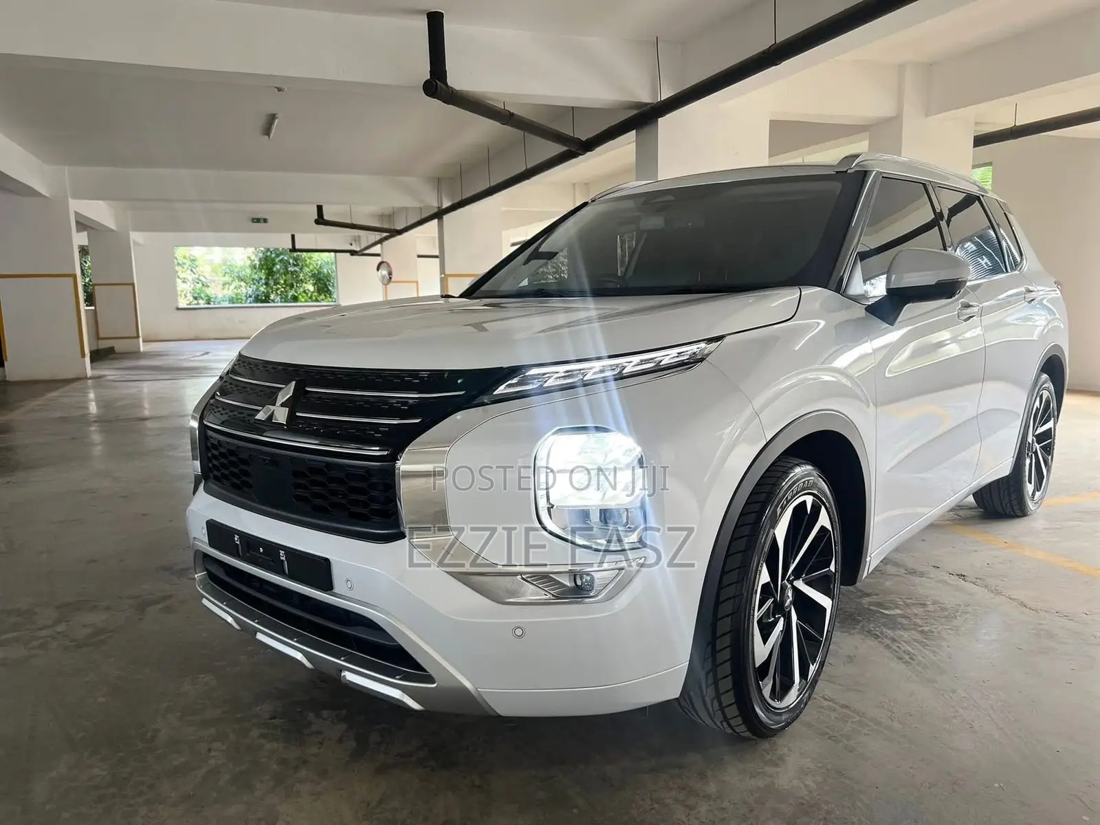 Mitsubishi Outlander ES 2023 White
