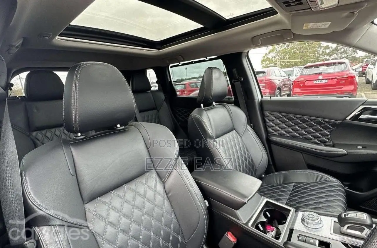 Mitsubishi Outlander ES 2023 White