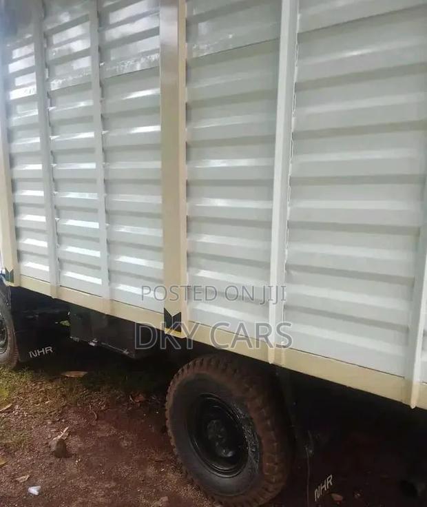 Isuzu NHR Lorry - thumbnail 4