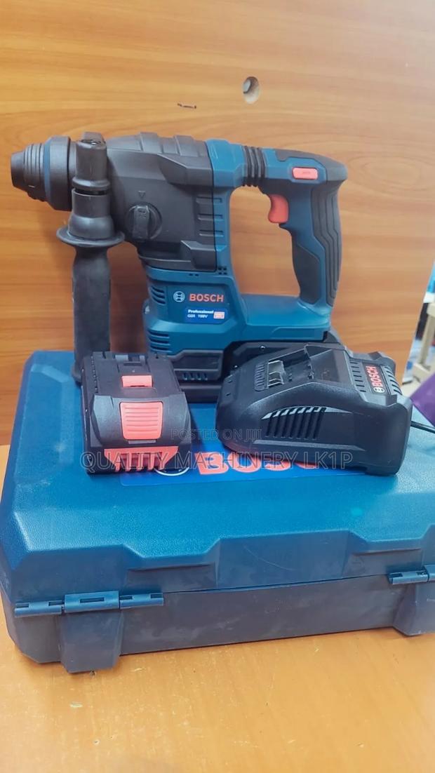 Bosch Cordless Rotary Hammer Drill 198v With 2 Batteries and Charger