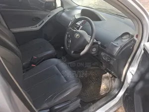 Toyota Vitz 2005 Silver
