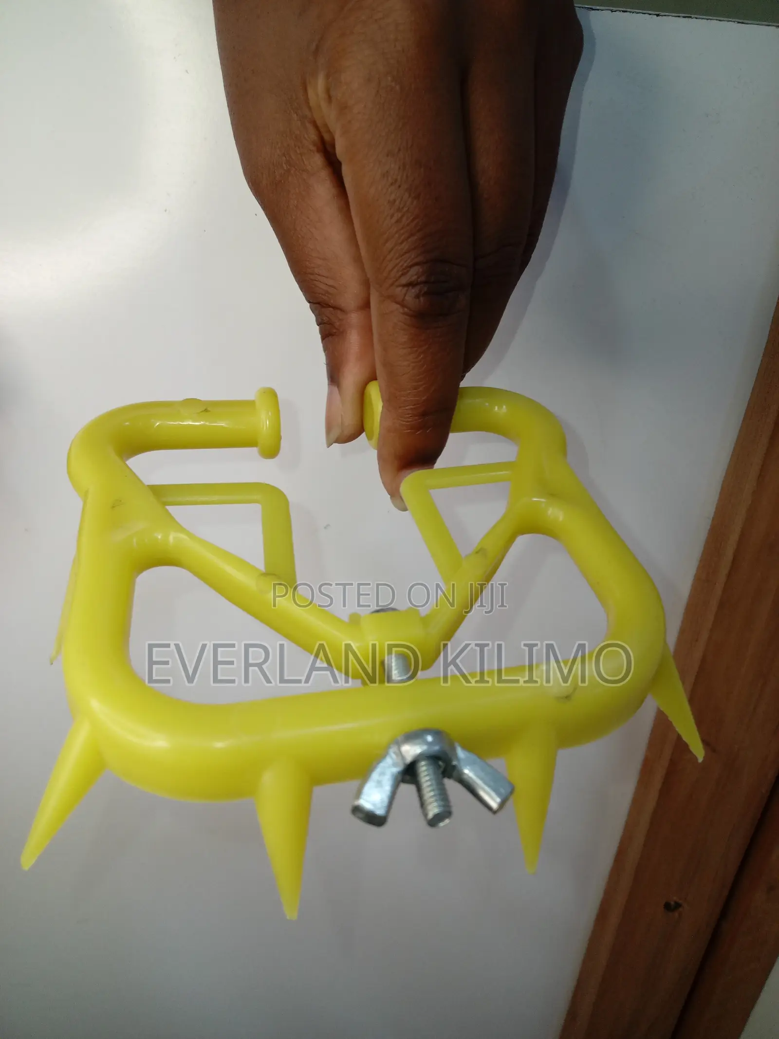 Yellow Plastic Suckling Preventer