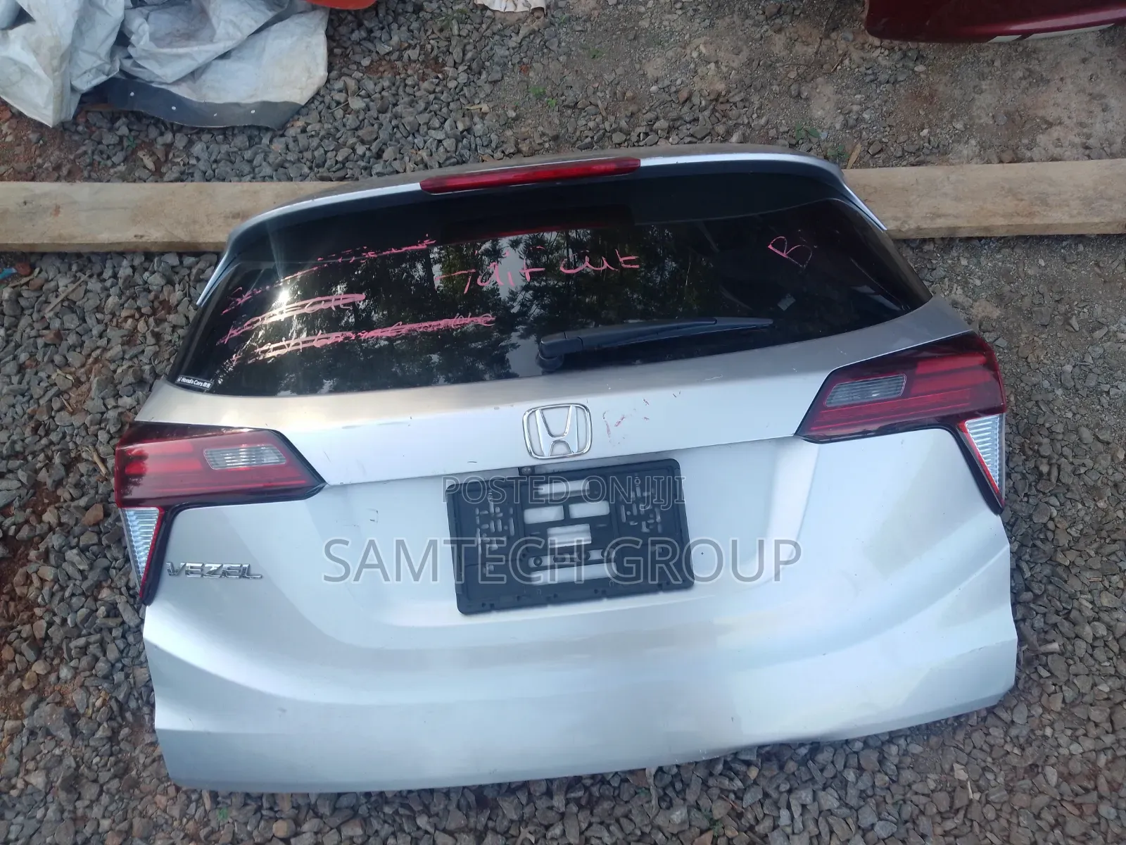 Super Clean 2016 Honda Vezel Tail Gate