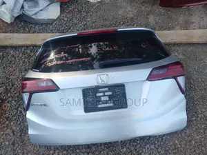Super Clean 2016 Honda Vezel Tail Gate