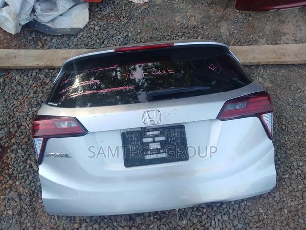 Super Clean 2016 Honda Vezel Tail Gate