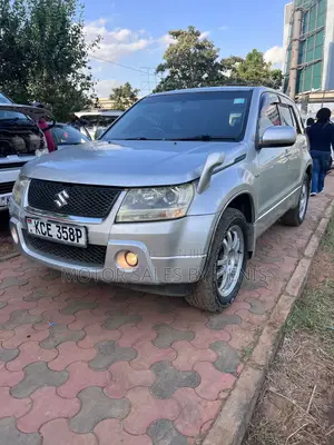 Suzuki Escudo 2010 Silver