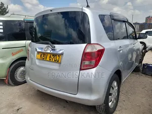 Toyota Ractis 2005 Silver