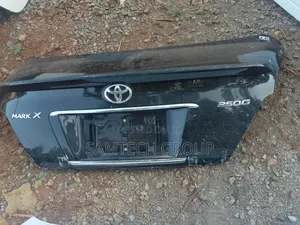 Toyota Mark X Boot Door