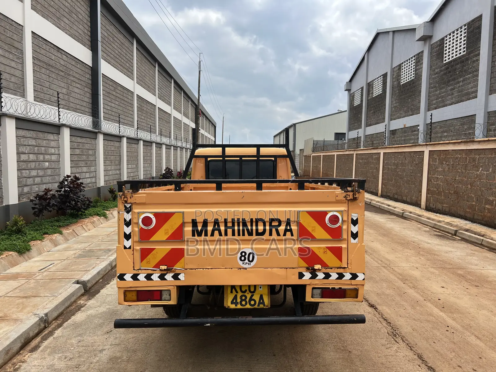 Mahindra Commander 2017 Yellow