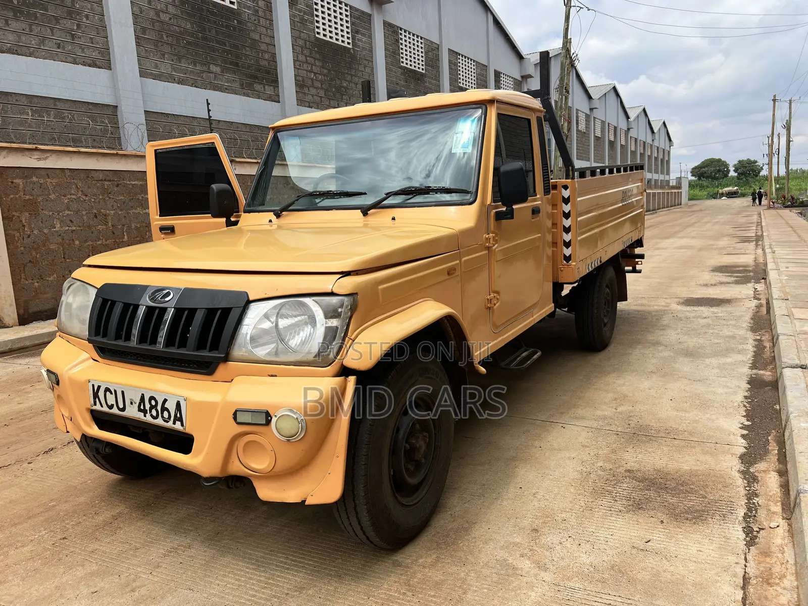 Mahindra Commander 2017 Yellow