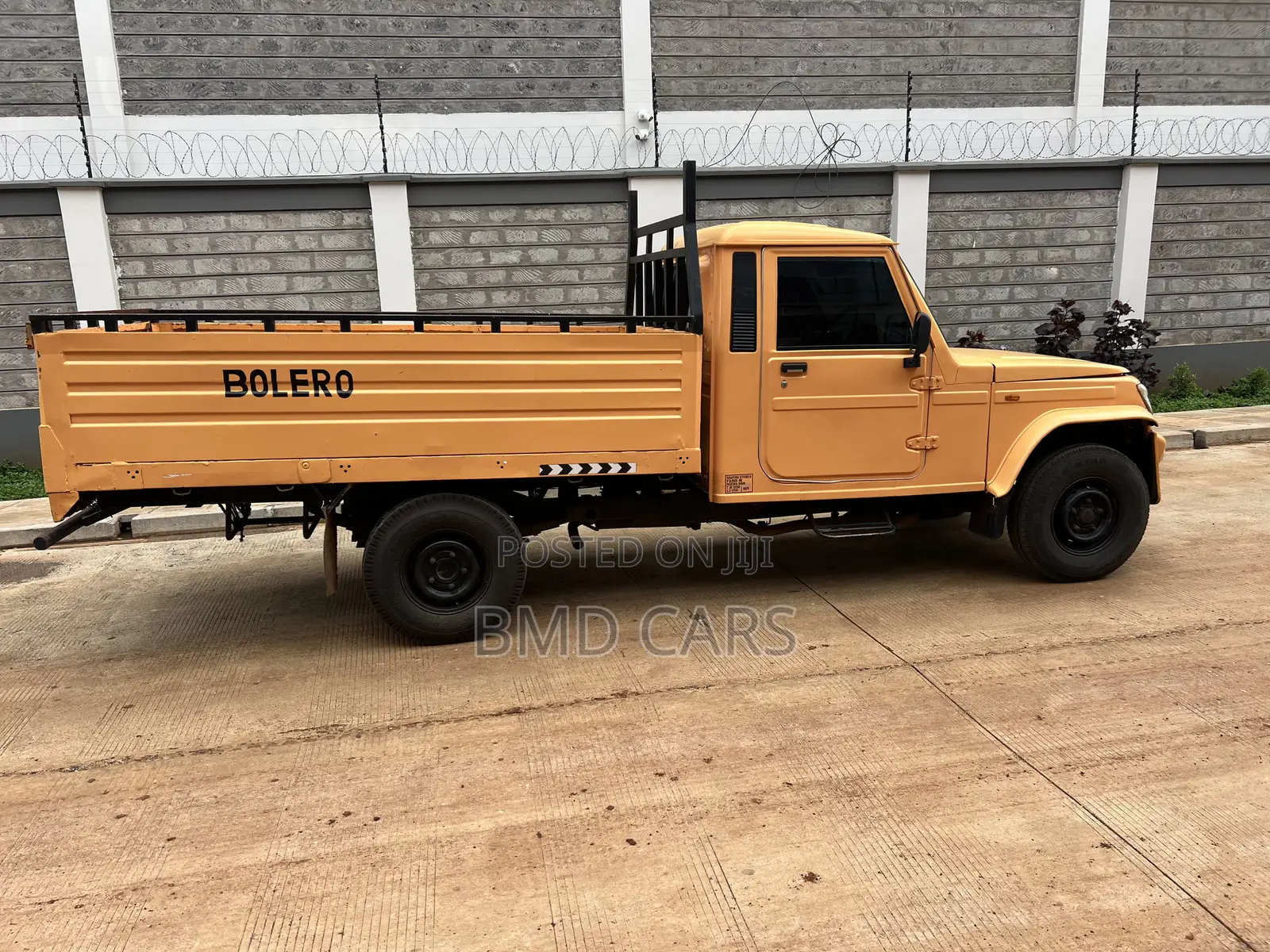 Mahindra Commander 2017 Yellow
