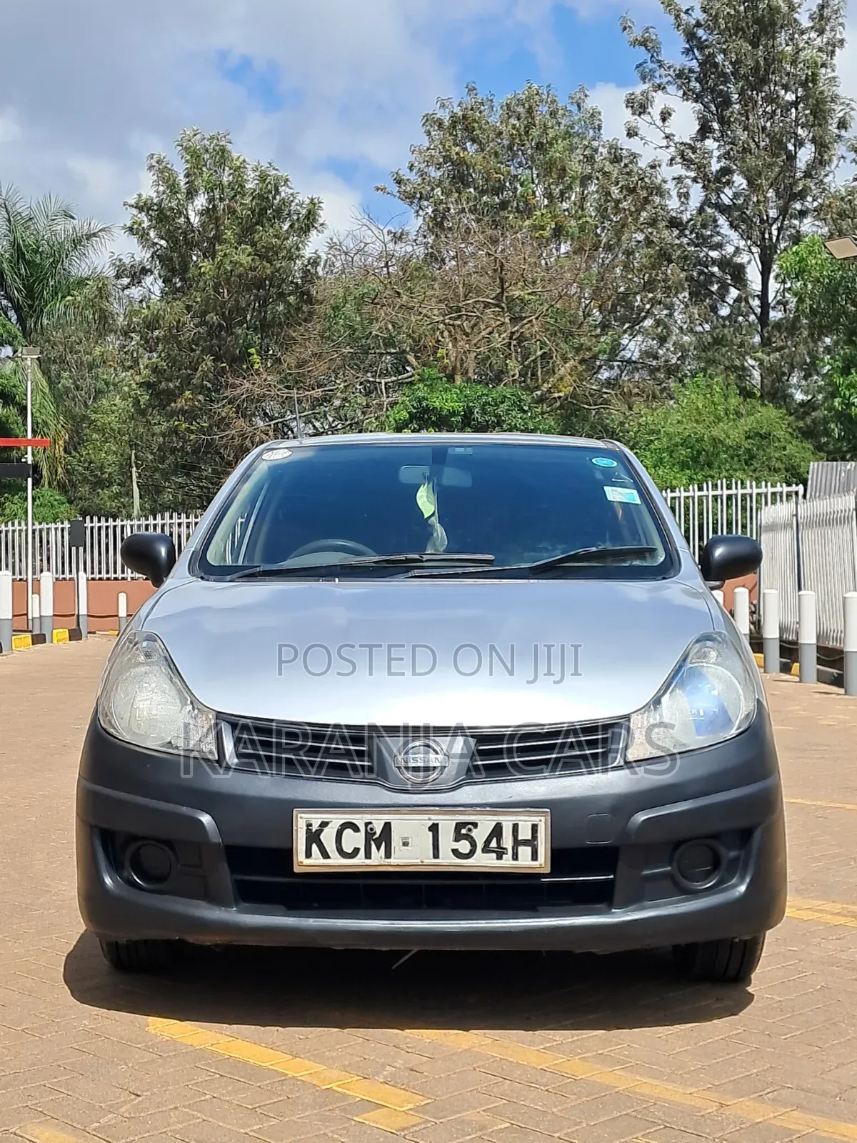 Nissan Advan 2010 Silver