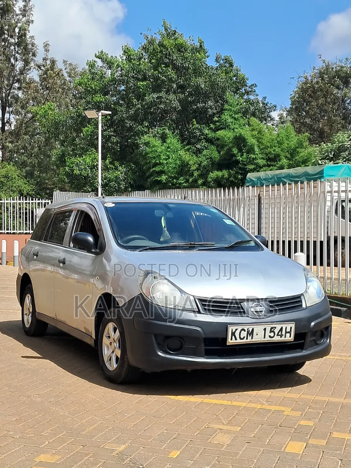 Nissan Advan 2010 Silver