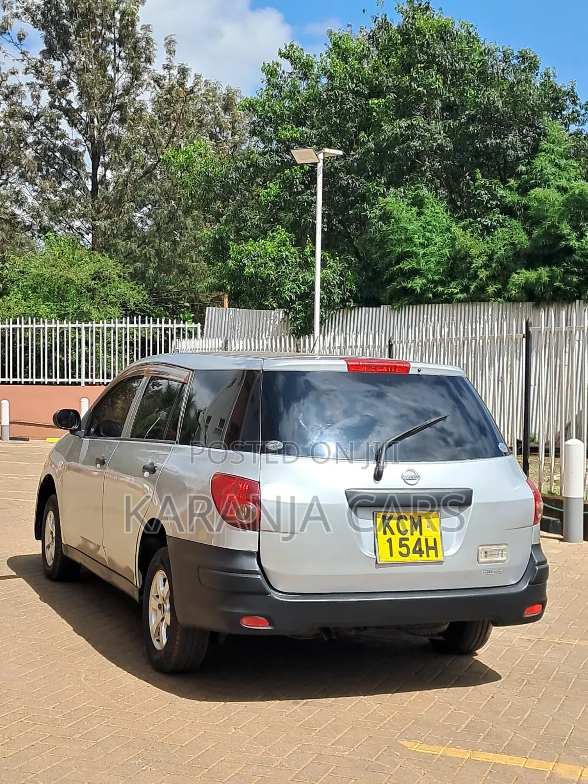 Nissan Advan 2010 Silver
