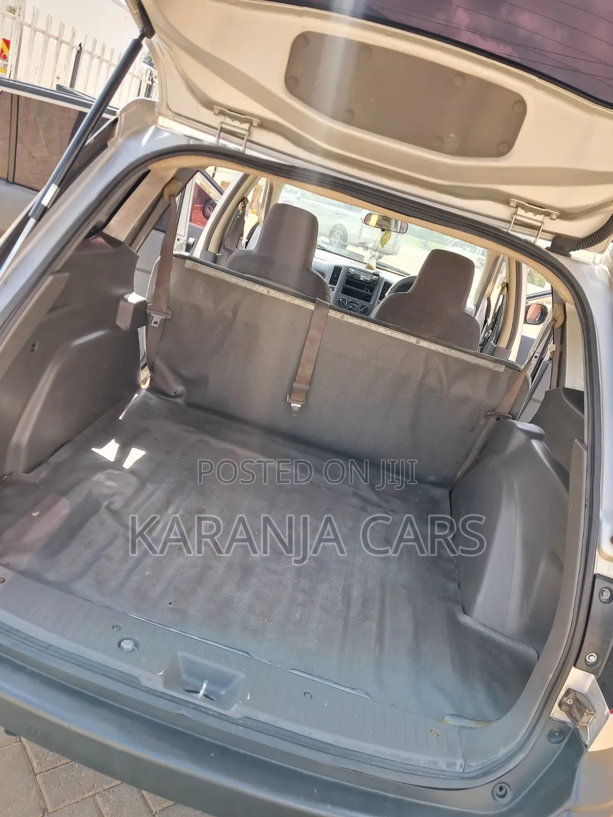 Nissan Advan 2010 Silver