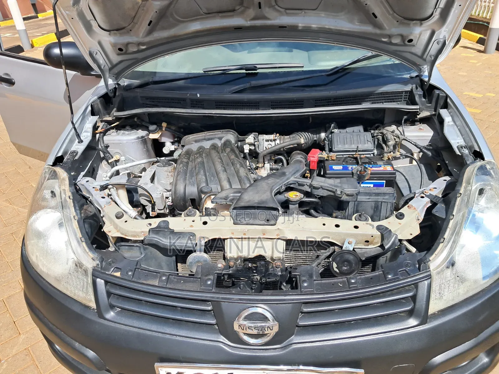 Nissan Advan 2010 Silver