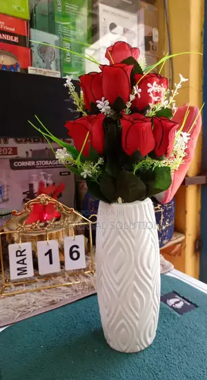 **Rose Bunch | **Textured Vase** 600
Full Set