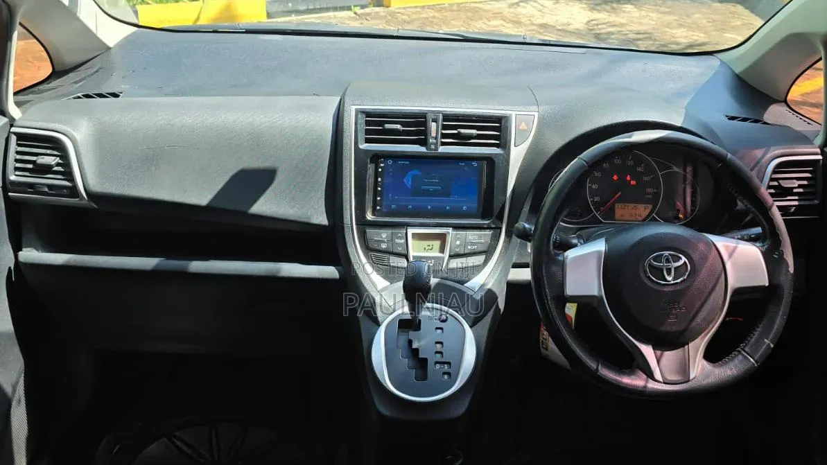 Toyota Ractis 2013