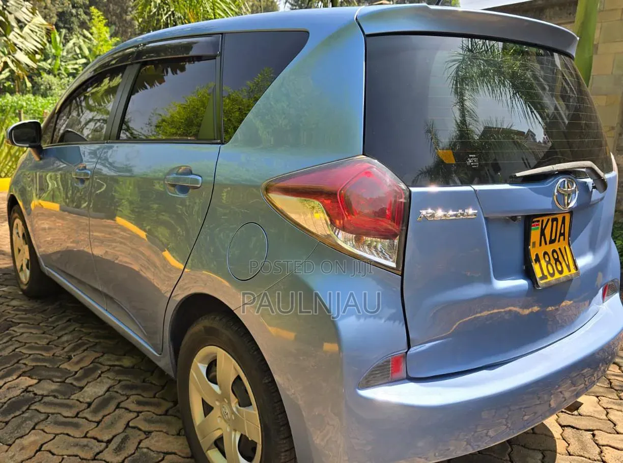 Toyota Ractis 2013