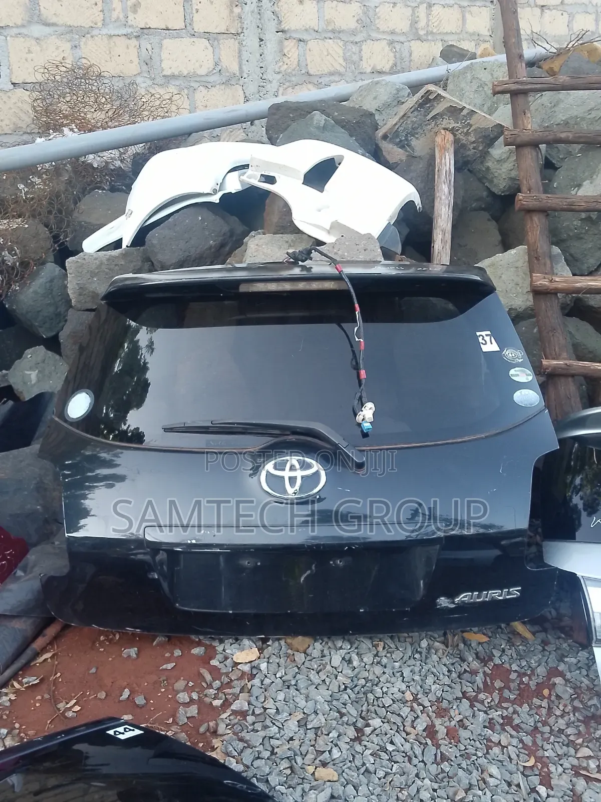 Clean Toyota Auris X-Japan Boot