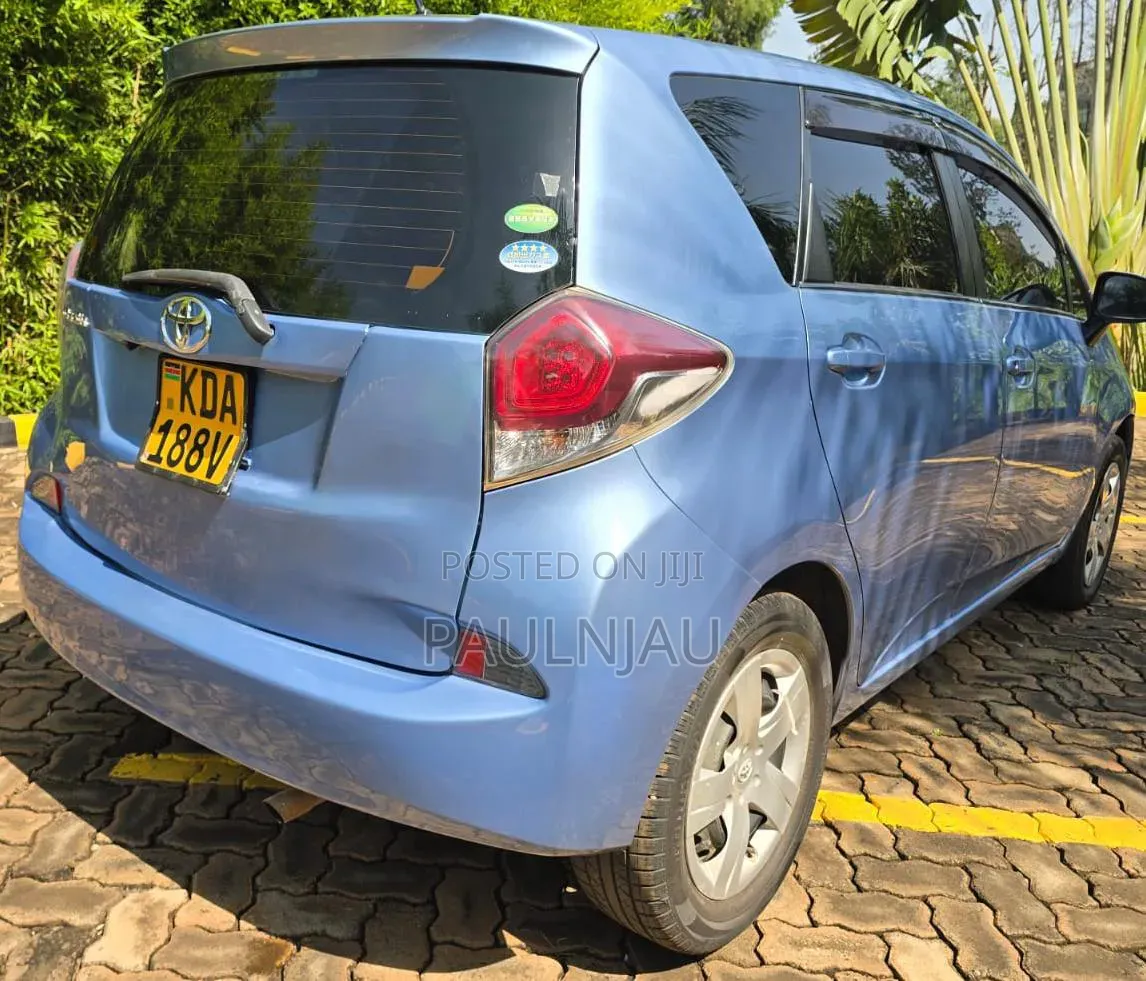 Toyota Ractis 2013