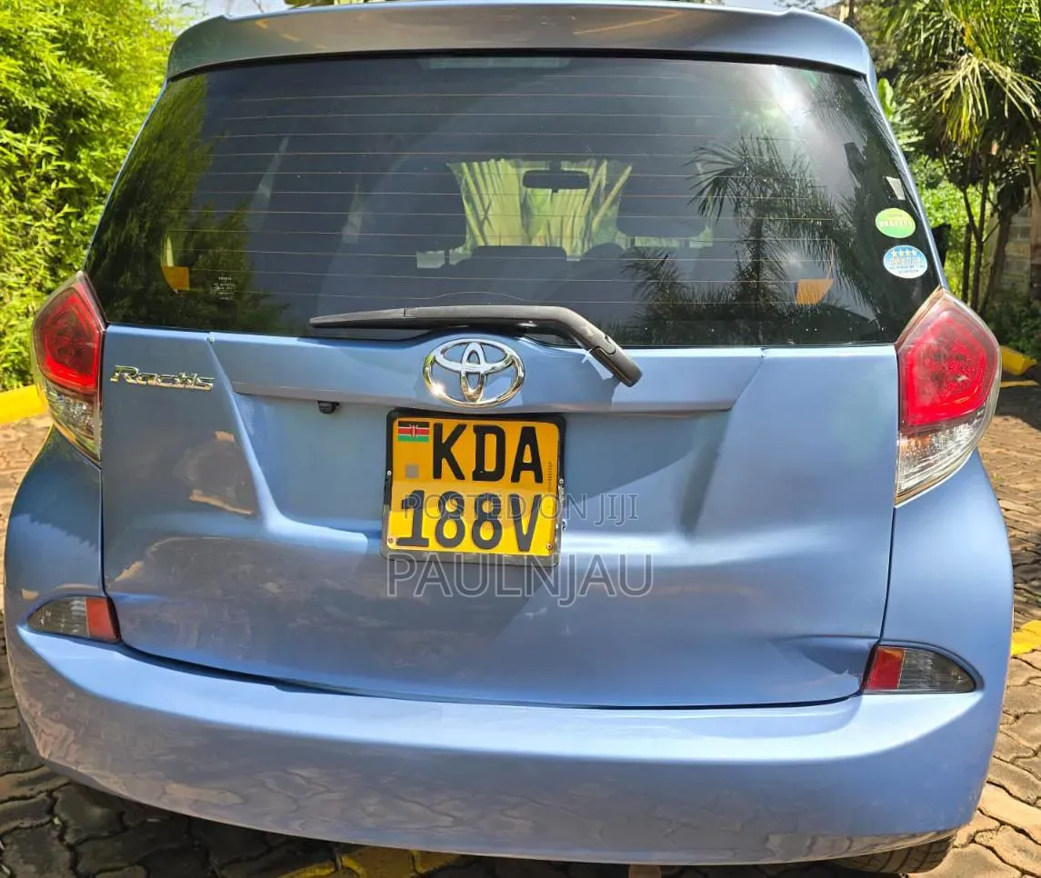 Toyota Ractis 2013