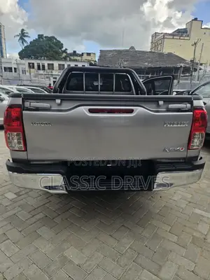 Toyota Hilux 2019 Silver