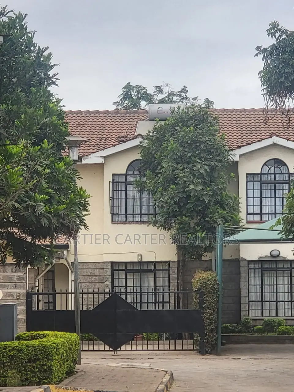 3bdrm House in Gateway Mall Area for sale