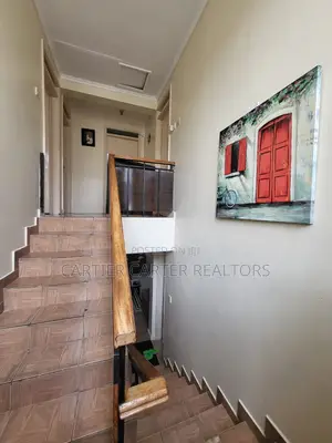 3bdrm House in Gateway Mall Area for sale