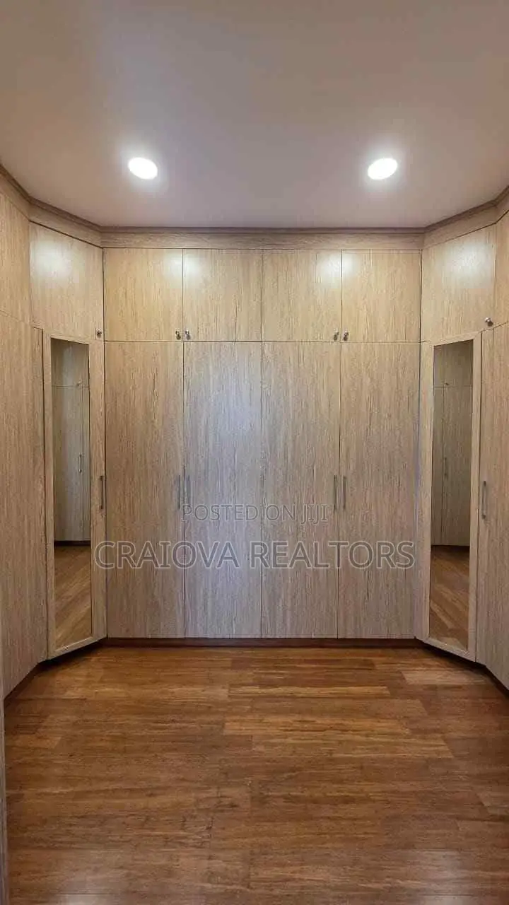 8bdrm Duplex in Spring Valley for sale