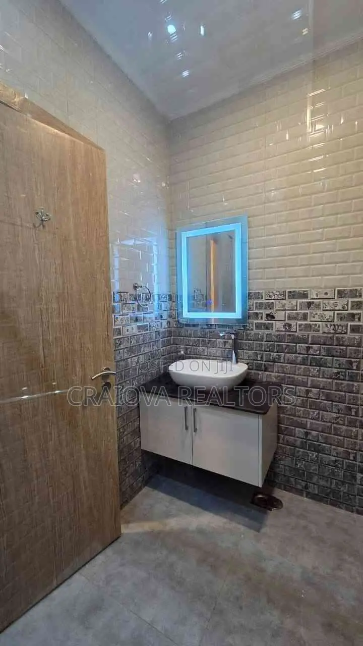 8bdrm Duplex in Spring Valley for sale