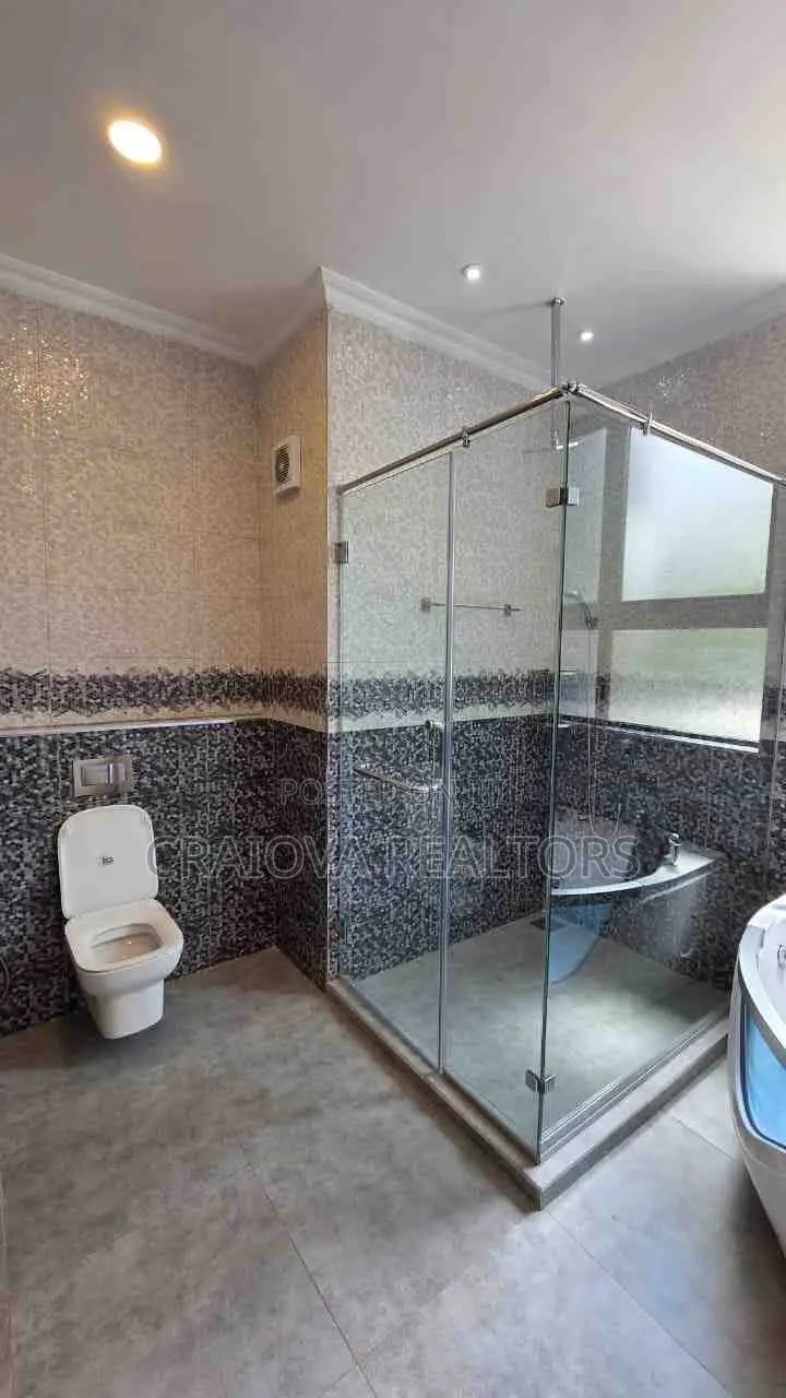 8bdrm Duplex in Spring Valley for sale
